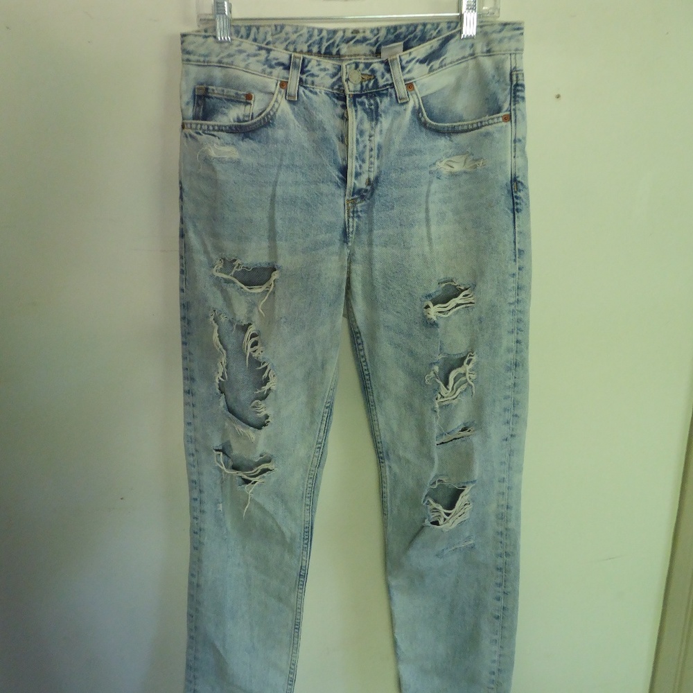 H&M Light Wash Mom Jeans Distressed